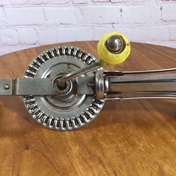 Vintage Blue Whirl Stainless Steel Yellow Handle Manual Hand Mixer Egg Beater - Picture 7 of 10